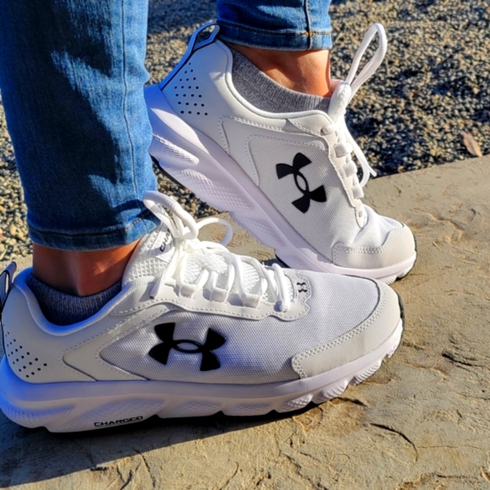 Under Armour Size 8.5 Charged Assert 9 Running Shoe